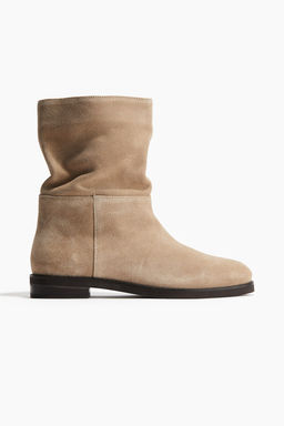 Calf-high leather boots