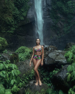 CONTE Лиф-балконет с цветочным рисунком и эффектом push-up TROPICAL GARDEN colorful black