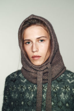 RIBBED KNIT HOOD