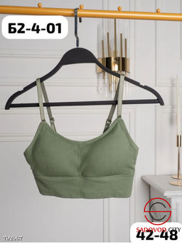 Топ с тонким паралоном