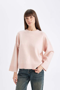 Свитер оверсайз с круглым вырезом