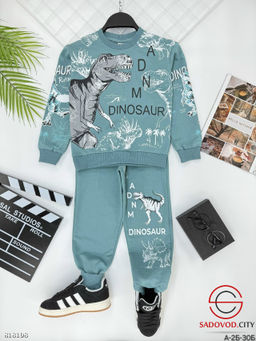 Костюм для мальчика с рисунком