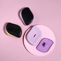 Цена за 2 шт. Расчёска массажная, с крышкой, 5 × 9 см, PVC-коробка, цвет МИКС