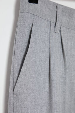 Gri Pileli Klasik Baggy Fit Kumas Pantolon TMNSS24PL00024