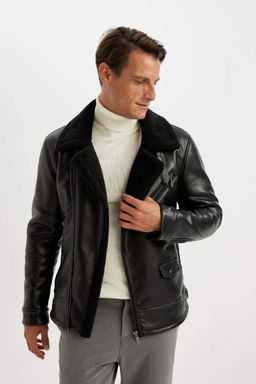 Водоотталкивающая приталенная куртка из искусственной кожи приталенного кроя на подкладке с карманами на молнии - Defacto фото 5