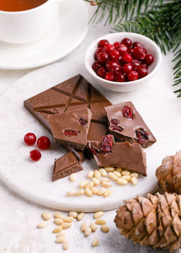 Молочный шоколад с кедровым орехом и клюквой, 100 г - Сибирский кедр фото 3