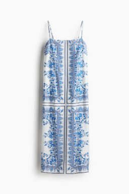 Vestido con tirantes espagueti