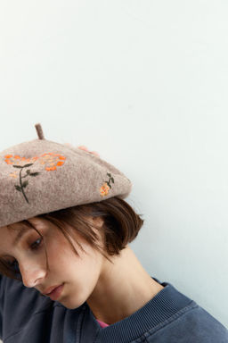 100% WOOL BERET WITH EMBROIDERED FLOWERS - Zara фото 3