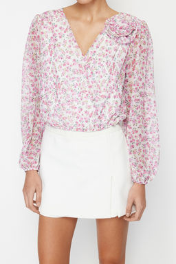 Pembe Crop Astarl? Gul Detayl? Cicekli Sifon Dokuma Bluz TWOSS24BZ00344 - Trendyolmilla фото 4