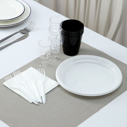 Набор одноразовой посуды премиум Доляна Фуршет, 4 персоны, тарелки, вилки, стаканы 200 мл, рюмки 100 мл, салфетки