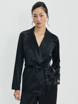 Атласная блузка с отложным воротником и поясом / Zarina