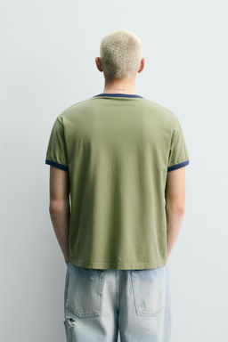 CAMISETA RIB CONTRASTE ESTAMPADO LAVADO / Khaki