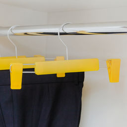Цена за 2 шт. Плечики для брюк и юбок с зажимами, 23×13 см, жёлтые