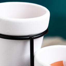 Набор кашпо для цветов «Трио», керамика, на подставке, белый, 3 шт.