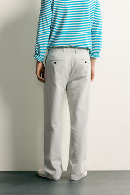 PANTAL?N CHINO STRAIGHT FIT PLIEGUES / Gris
