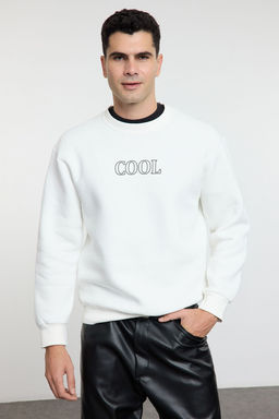 Beyaz Regular/Normal Kesim Kabar?k Yaz? Bask?l? Ici Polarl? Sweatshirt TMNAW25SW00190