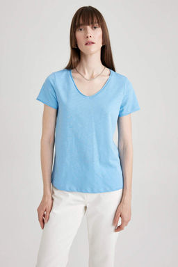 Базовая футболка из 100% хлопка с короткими рукавами и V-образным вырезом стандартного кроя