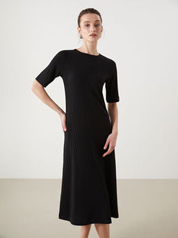 Bisiklet Yaka Dokulu Elbise