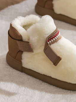 S?et G?r?n?ml? Kad?n Ev Botu