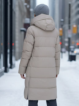 Пальто зимнее утепленное с капюшоном женское бежевого цвета 1318B