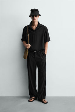 PANTAL?N FLUIDO RELAXED FIT PLIEGUES / Negro