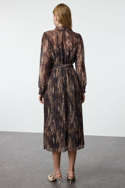 TRENDYOLMILLA Kahverengi Animal Desenli Pilise Detayl? Astarl? Maxi Dokuma K?sl?k Elbise TWOAW25EL00156 фото 5