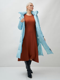 Пальто утепленное стеганное зимнее с капюшоном женское голубого цвета 9601Gl