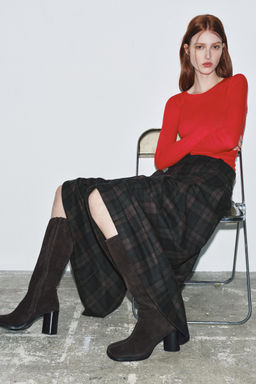 SPLIT SUEDE BOOTS WITH TOPSTITCHING