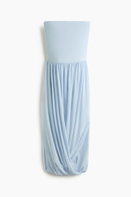 Vestido bandeau con bajo globo