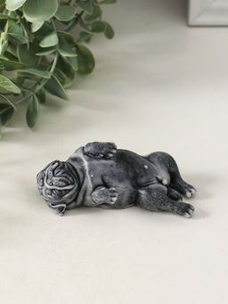 Сувенир "Бульдог лежит на спине" 3,5 см