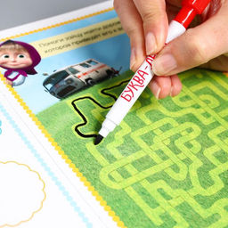 Книга «Обведи и сотри. Рисуй, играй», 12 стр., А5, маркер, Маша и Медведь