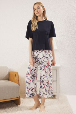 Trendyolmilla Lacivert Cicekli Kapri Orme Pijama Tak?m? THMSS24PT00216