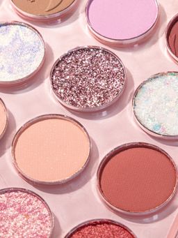 Палетка теней для век  тон 02 - Love you фото 4