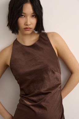 Платье с вырезом халтер из жатого сатина - Mollis фото 2