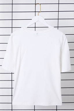 TRENDYOLMILLA Ekru Oversize/Genis Kal?p Cicek Aksesuar Detayl? Orme T-Shirt TWOSS25TS00013