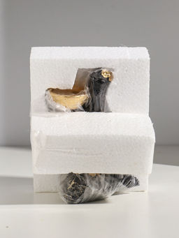 Фигурка - подсвечник на 1 свечу «Африканка в чёрном платье с цветами с золотом», полистоун, d=4.5 см, 11×13×16 см