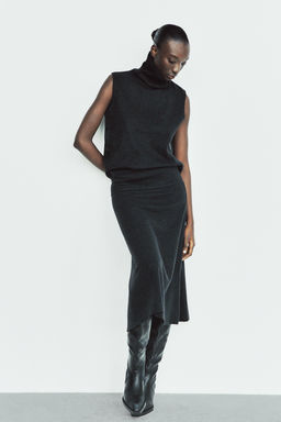 SOFT HIGH NECK TOP