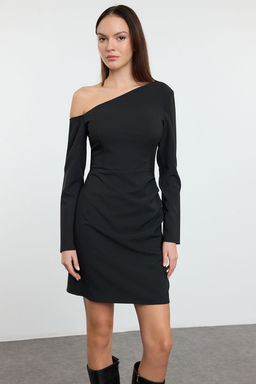 Trendyolmilla Siyah Asimetrik Yaka Mini Dokuma Elbise TWOAW25EL00567  фото 2