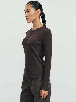 Лонгслив в рубчик с застежкой на груди / Zarina  фото 5