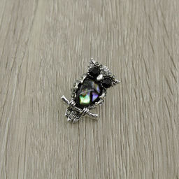 Брошь "Филин мини" перламутр гелиотис