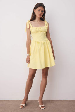 Ac?k Sar? Yaka Detayl? Fiyonklu Poplin Dokuma Elbise TWOSS25EL00891