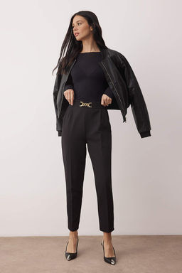 Siyah Havuc Kal?p Toka Detayl? Pantolon TWOAW26PL00154