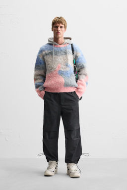 TEXTURED COLOUR BLOCK SWEATER