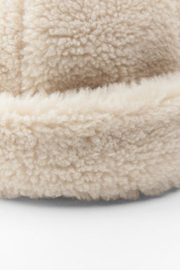 FAUX SHEARLING HAT - Zara фото 4