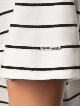 D49.983 Футболка женская белый-черный полоса