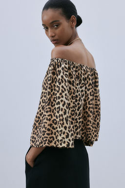 Blusa off-the-shoulder