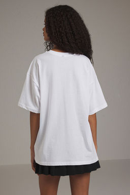 TRENDYOLMILLA Beyaz Nak?s ve Fiyonk Detayl? Oversize/Genis Kal?p Orme T-Shirt TWOSS25TS00118  фото 4