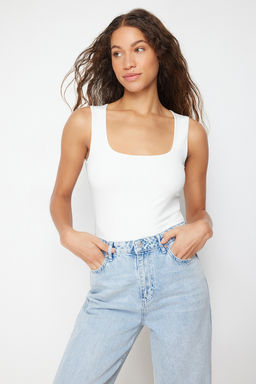 Ekru Kare Yaka S?f?r Kol Pamuklu Esnek Fitted/Vucuda Oturan Orme Atlet TWOSS24AL00013