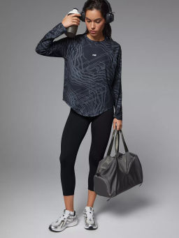 Спортивный рашгард свободного кроя