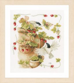 Набор для вышивания LANARTE PN-0168599 Клубника и птицы 33 x 30 см
